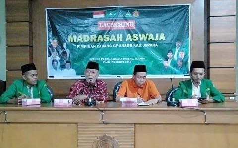 Peserta mengikuti agenda kaderisasi PWNU Pengurus Wilayah Provinsi Sulawesi Barat